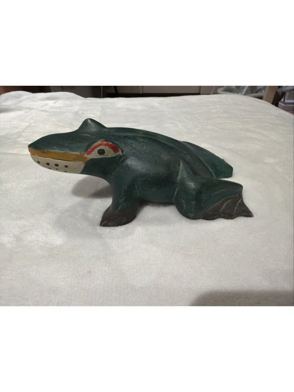 Vintage Wooden FROG Solid Hand Carved Figurine Sculpture Carving Art